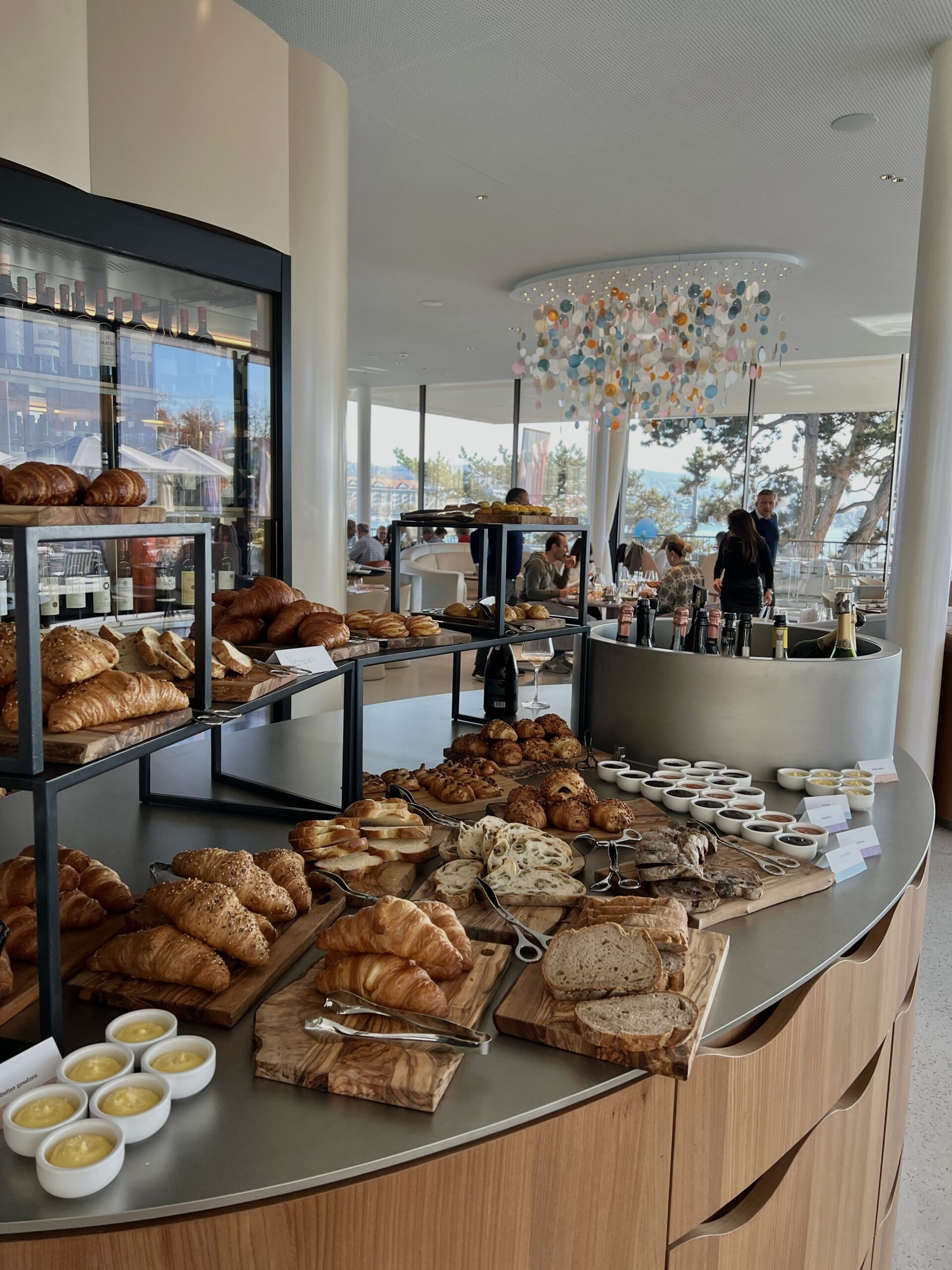 Brunch at LUX Restaurant &#038; Bar